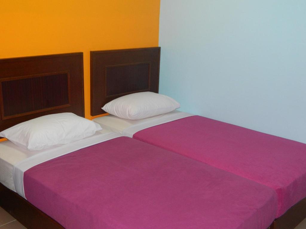 River Side Hotel Mersing Kamer foto