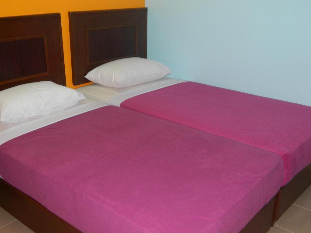 River Side Hotel Mersing Kamer foto